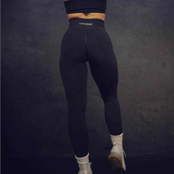 NEW Nikkifont Activewear Dawn Leggings - Picture 3 of 7